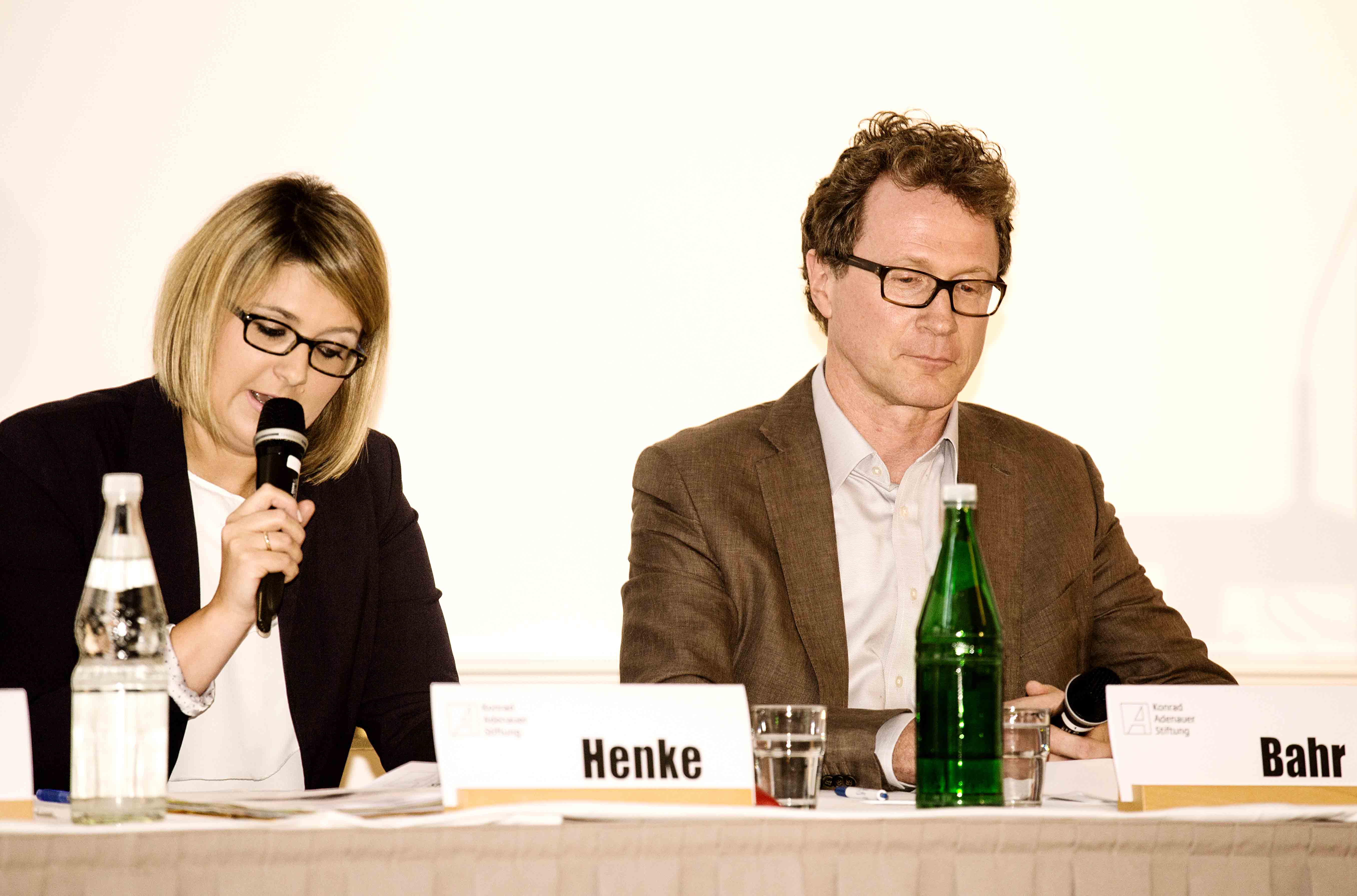 Moderatorin Christina Henke mit dem Wohnungsbauunternehmer Rainer Bahr